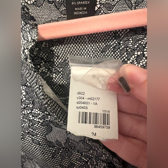 Lane Bryant Button Down shirt Size 24 white black faux lace look print NWT! - Picture 7 of 15